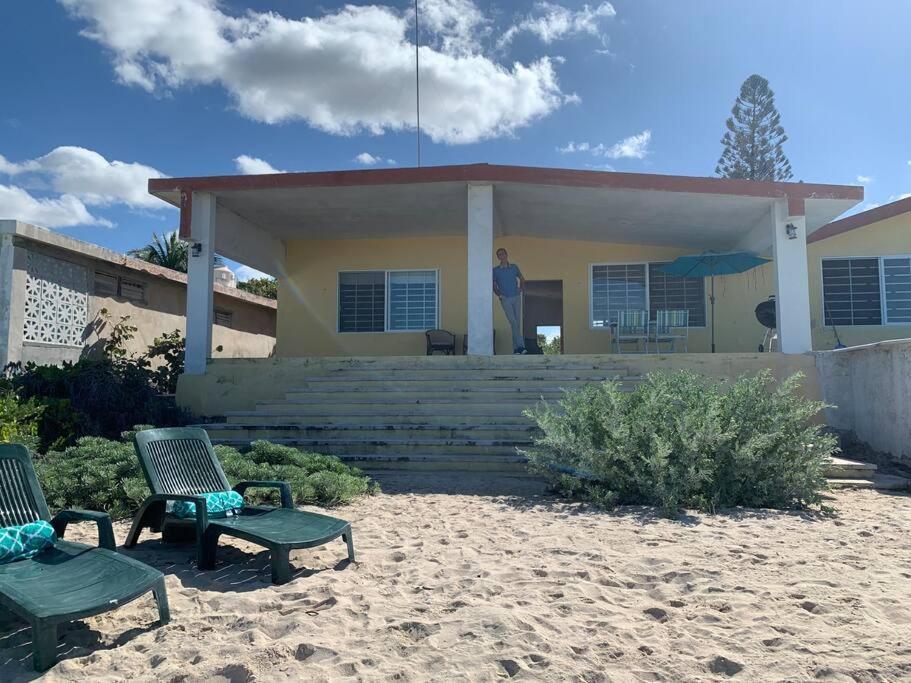 La Casa Amarilla Frente Al Mar Βίλα Chelem Εξωτερικό φωτογραφία